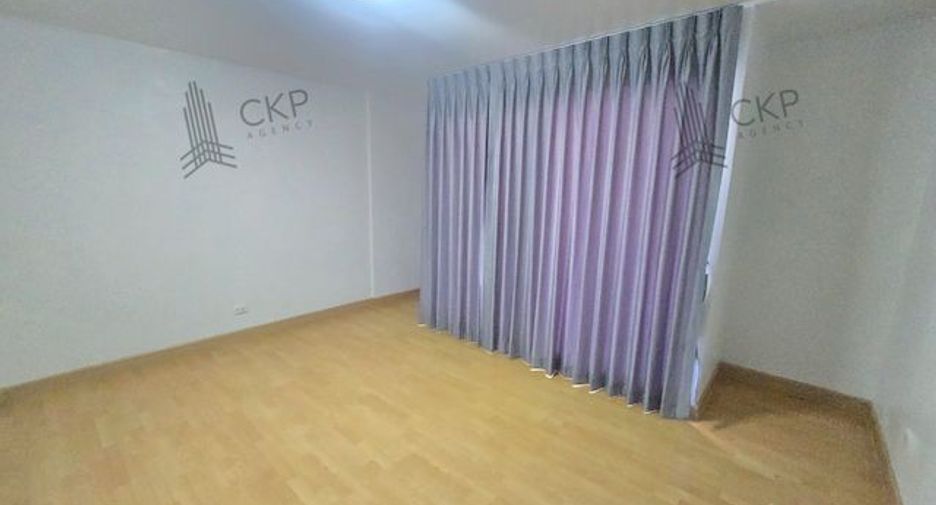For sale 4 bedrooms townhouse in Chatuchak, Bangkok
