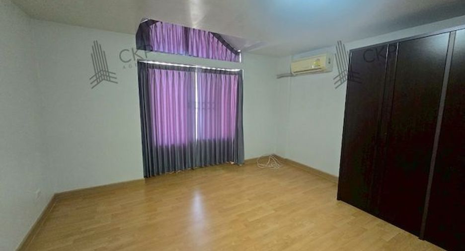 For sale 4 bedrooms townhouse in Chatuchak, Bangkok