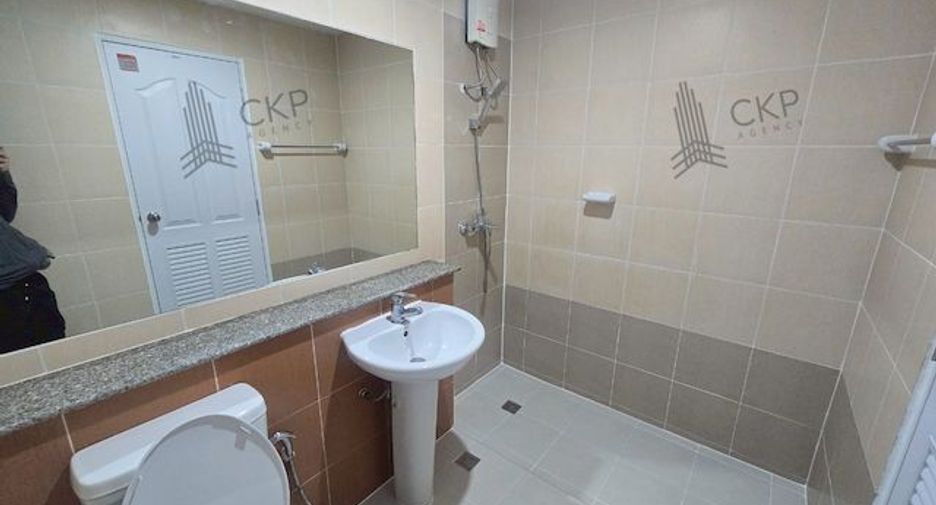 For sale 4 bedrooms townhouse in Chatuchak, Bangkok