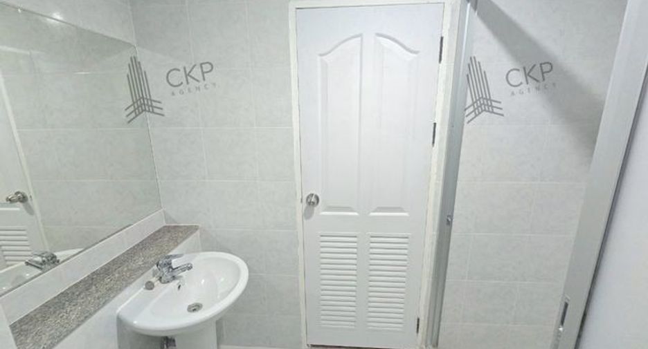 For sale 4 bedrooms townhouse in Chatuchak, Bangkok
