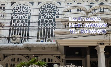 For rent 5 bedrooms townhouse in Watthana, Bangkok