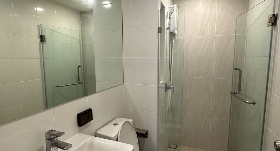 For sale 1 bed condo in Khan Na Yao, Bangkok