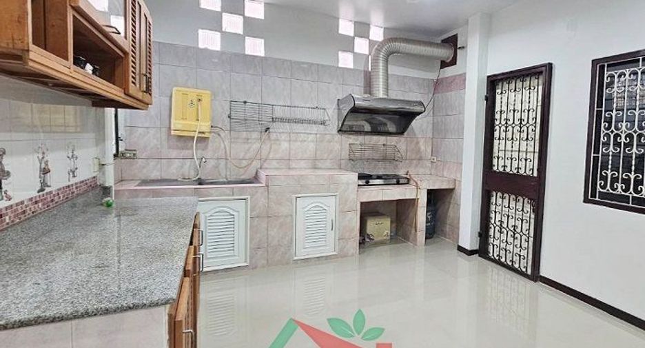 Casa adosada en venta de 4 habitaciones en Nong Khaem, Bangkok