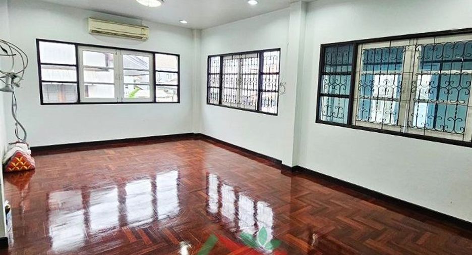 Casa adosada en venta de 4 habitaciones en Nong Khaem, Bangkok