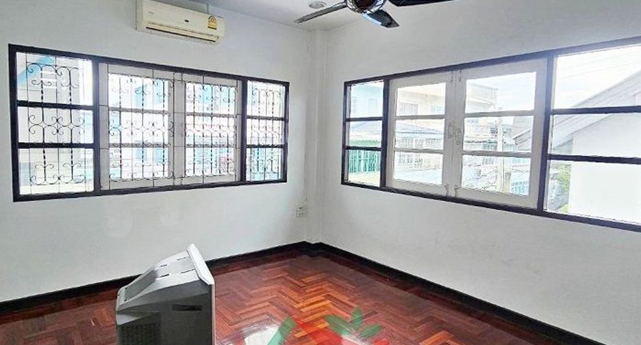 Casa adosada en venta de 4 habitaciones en Nong Khaem, Bangkok