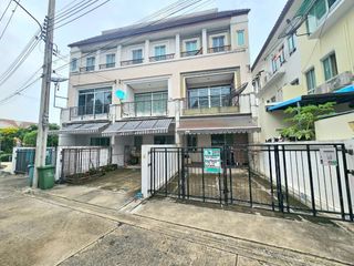 出售 3 卧室 联排别墅 在 Lat Phrao, 曼谷
