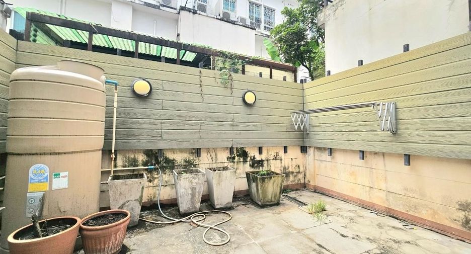 出售 3 卧室 联排别墅 在 Lat Phrao, 曼谷