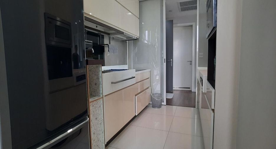 Продажа 2 спальни кондо в Пхра Кханонг, Бангкок