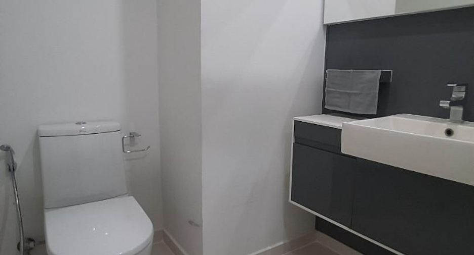 Продажа 2 спальни кондо в Пхра Кханонг, Бангкок