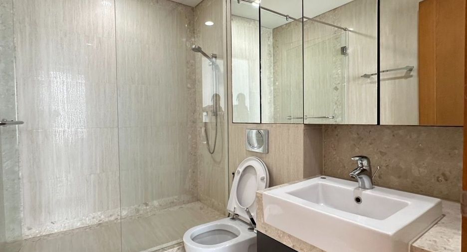 For rent 2 bedrooms condo in Pathum Wan, Bangkok