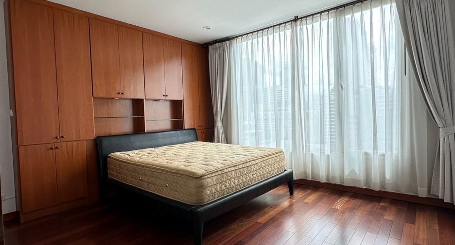 For rent 2 bedrooms condo in Pathum Wan, Bangkok