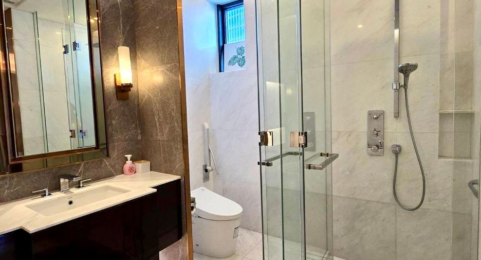 For rent and for sale 2 bedrooms condo in Pathum Wan, Bangkok