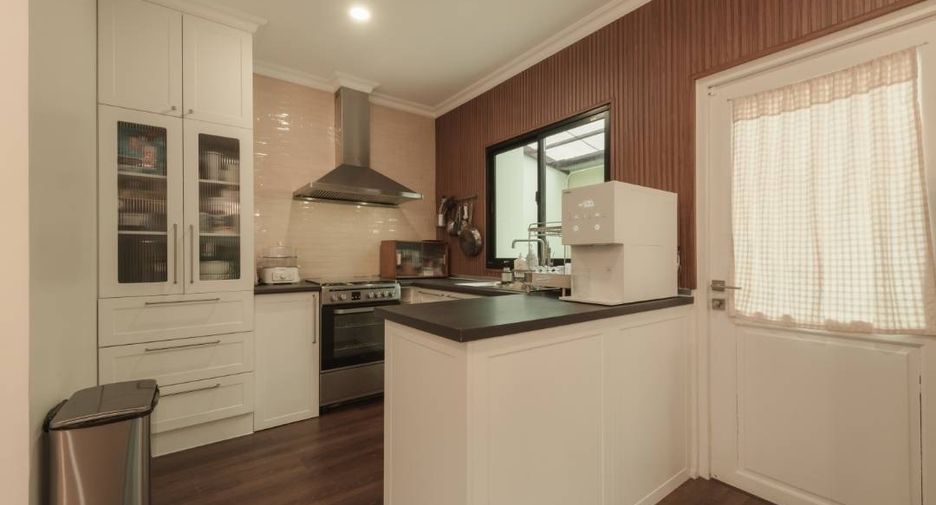 For sale 3 bedrooms townhouse in Bang Phli, Samut Prakan