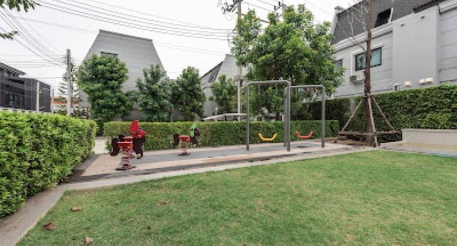 For sale 3 bedrooms townhouse in Bang Phli, Samut Prakan