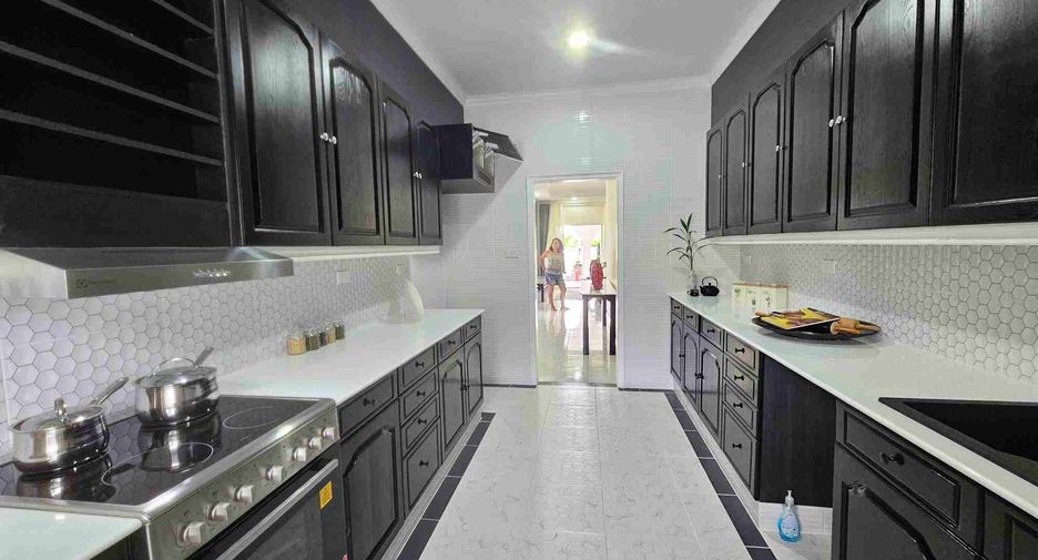 For rent and for sale 3 bedrooms house in Bang Lamung, Chonburi