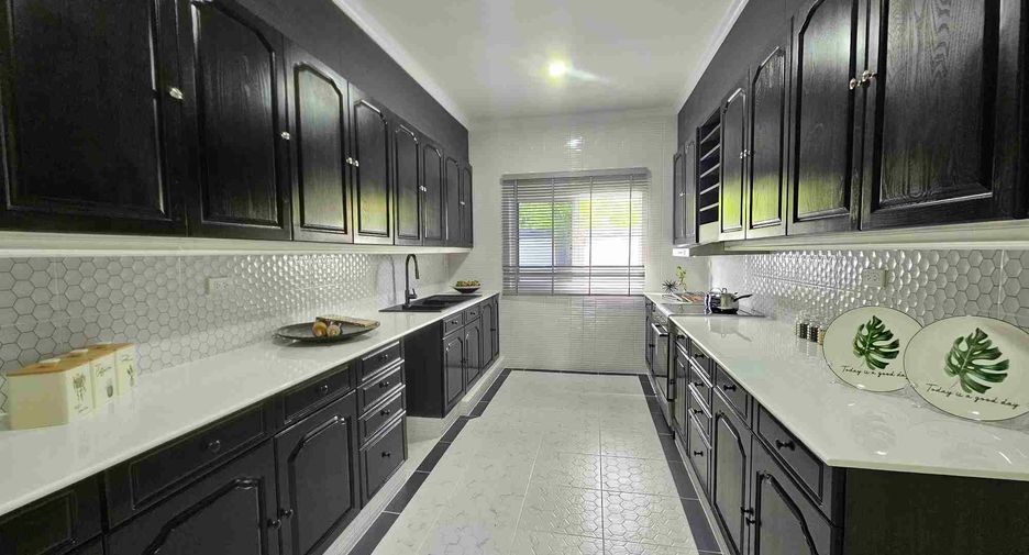 For rent and for sale 3 bedrooms house in Bang Lamung, Chonburi