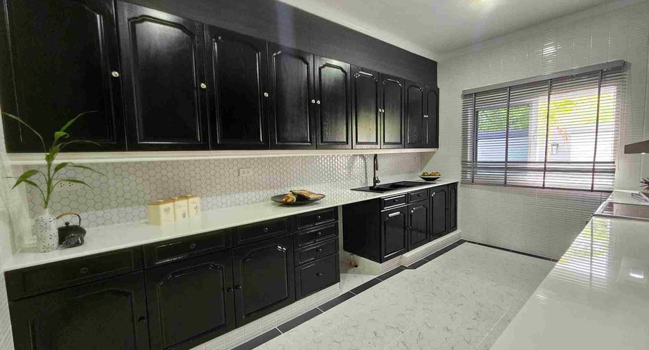 For rent and for sale 3 bedrooms house in Bang Lamung, Chonburi