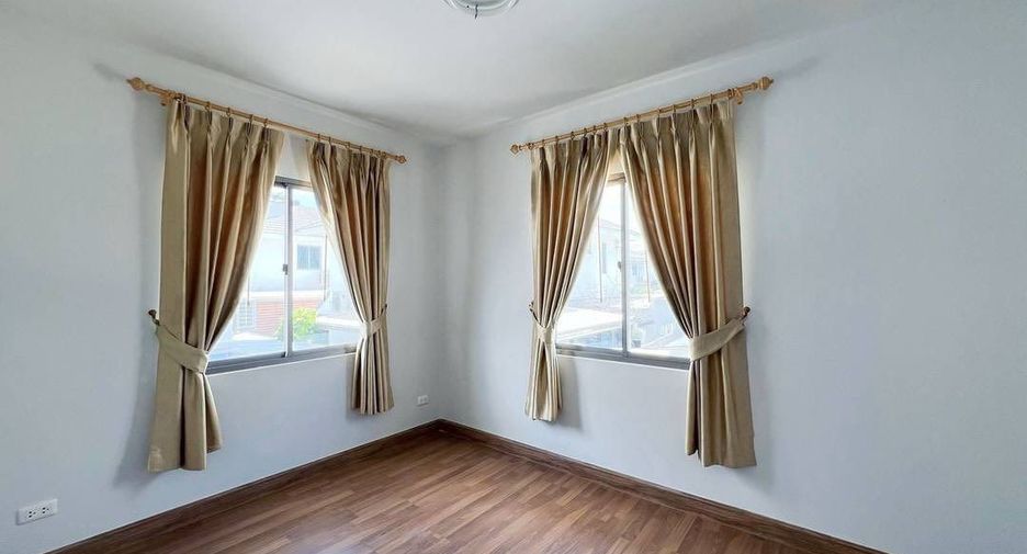 Casa en venta de 3 habitaciones en Si Racha, Chonburi