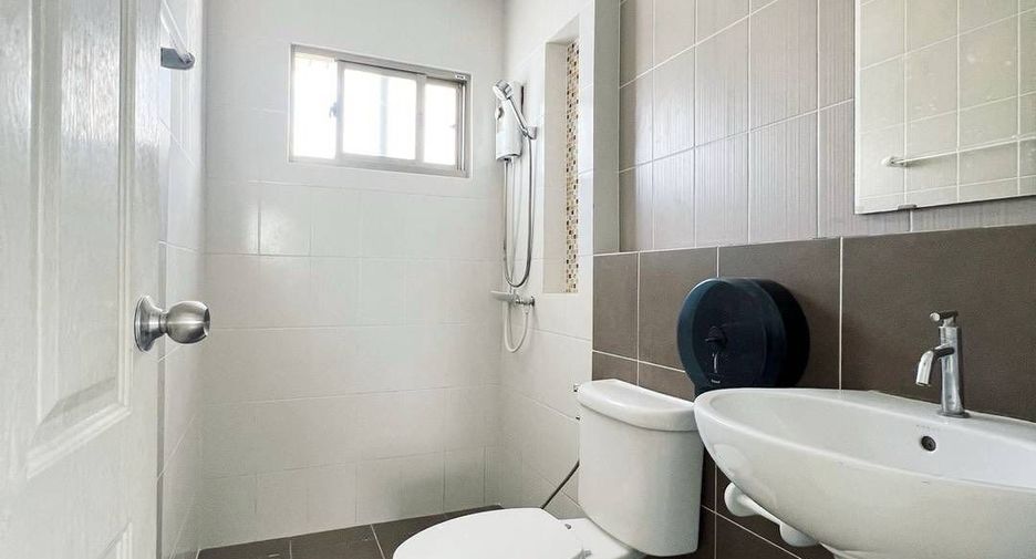 Casa en venta de 3 habitaciones en Si Racha, Chonburi