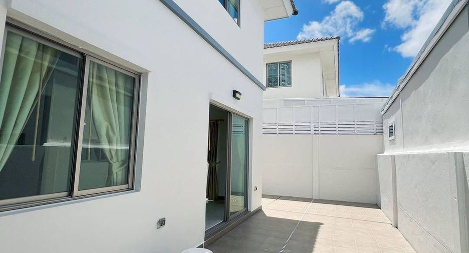 Casa en venta de 3 habitaciones en Si Racha, Chonburi