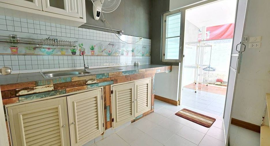 For sale 3 bedrooms house in Si Racha, Chonburi