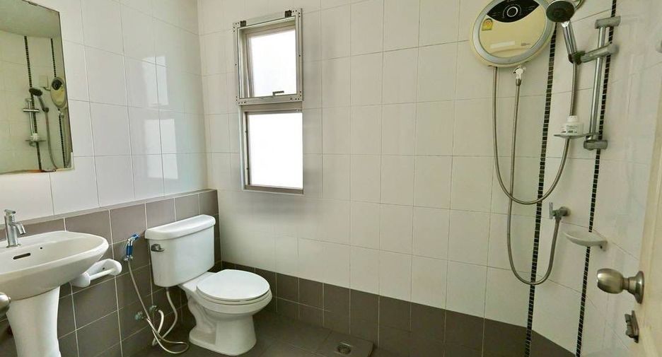 For sale 3 bedrooms house in Si Racha, Chonburi