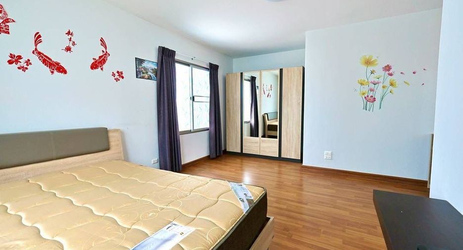 For sale 3 bedrooms house in Si Racha, Chonburi