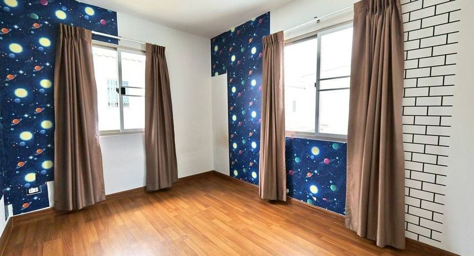 For sale 3 bedrooms house in Si Racha, Chonburi
