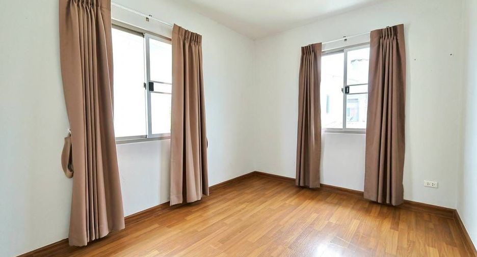 For sale 3 bedrooms house in Si Racha, Chonburi