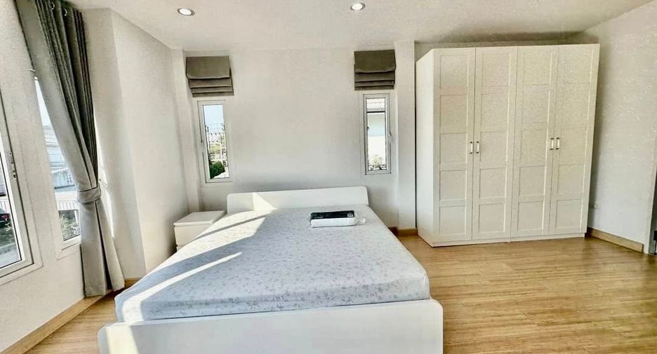 For rent 3 bedrooms house in Si Racha, Chonburi