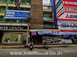 For sale 3 bed retail Space in Mueang Nakhon Pathom, Nakhon Pathom