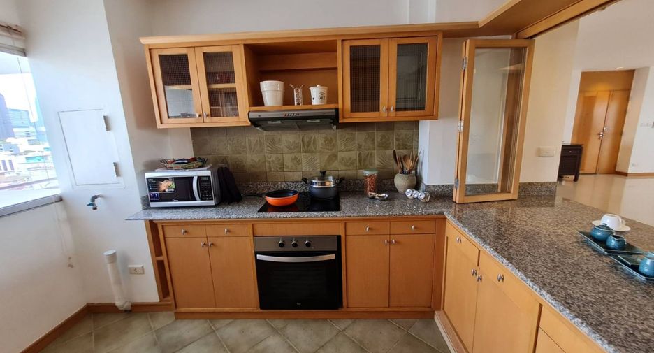 Apartment zur Miete mit 3 Zimmer in Bang Rak, Bangkok