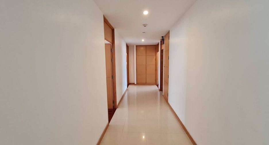 Apartment zur Miete mit 3 Zimmer in Bang Rak, Bangkok