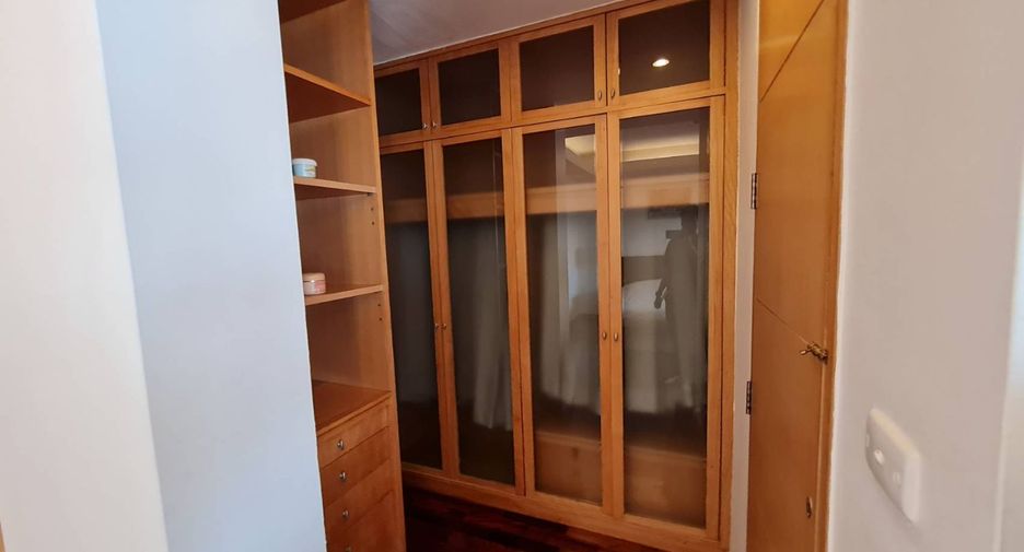 Apartment zur Miete mit 3 Zimmer in Bang Rak, Bangkok