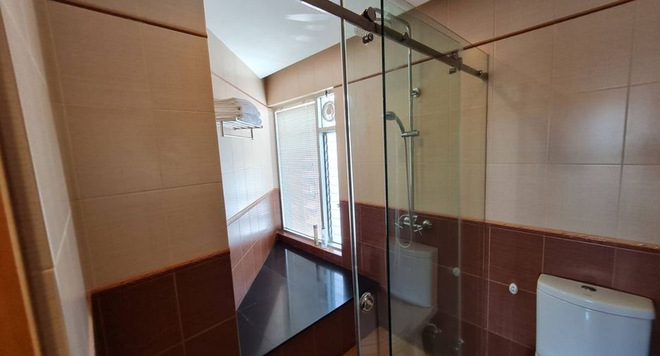 Apartment zur Miete mit 3 Zimmer in Bang Rak, Bangkok