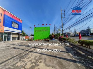 For sale 3 bed retail Space in Nakhon Chai Si, Nakhon Pathom
