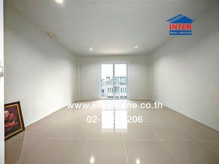 For sale 3 bed retail Space in Nakhon Chai Si, Nakhon Pathom