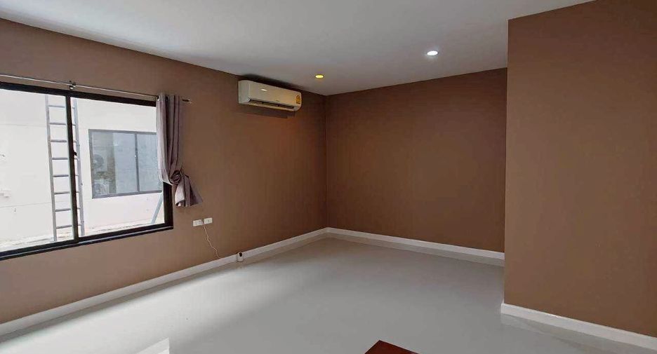 For sale 3 bedrooms townhouse in Prawet, Bangkok