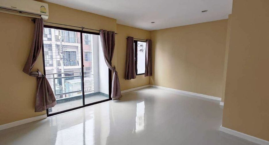 For sale 3 bedrooms townhouse in Prawet, Bangkok
