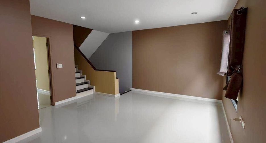For sale 3 bedrooms townhouse in Prawet, Bangkok