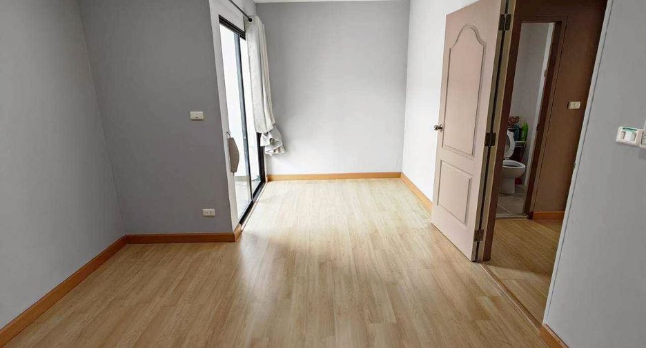 For sale 3 bedrooms townhouse in Prawet, Bangkok