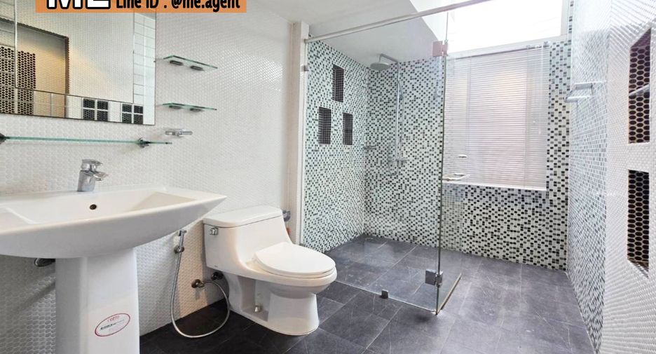 Haus zur Miete und zum Kauf mit 5 Zimmer in Suan Luang, Bangkok