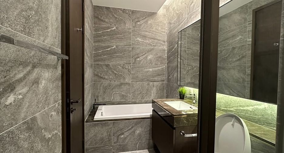 For rent 1 bed condo in Khlong Toei, Bangkok