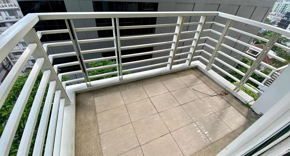 For rent 2 bedrooms house in Khlong Toei, Bangkok