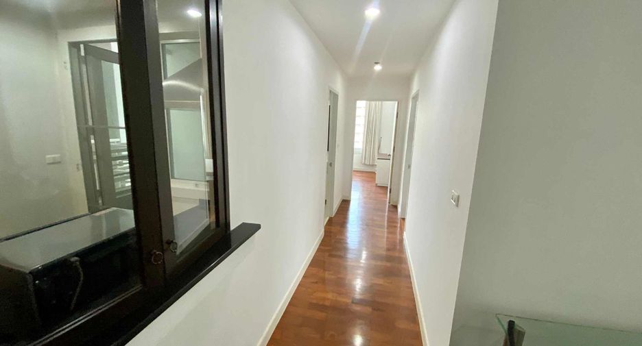 For rent 2 bedrooms house in Khlong Toei, Bangkok