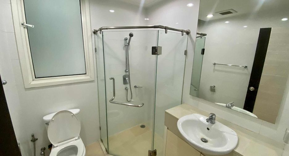 For rent 2 bedrooms house in Khlong Toei, Bangkok