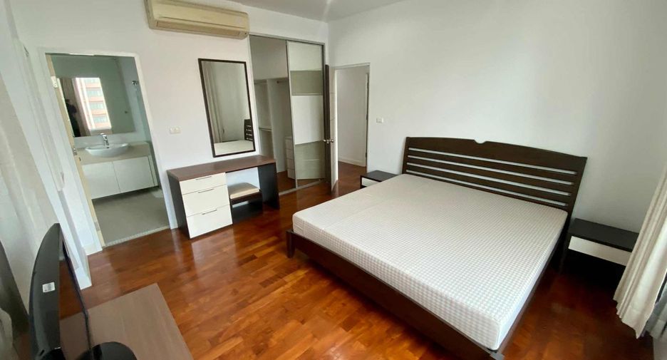 For rent 2 bedrooms house in Khlong Toei, Bangkok