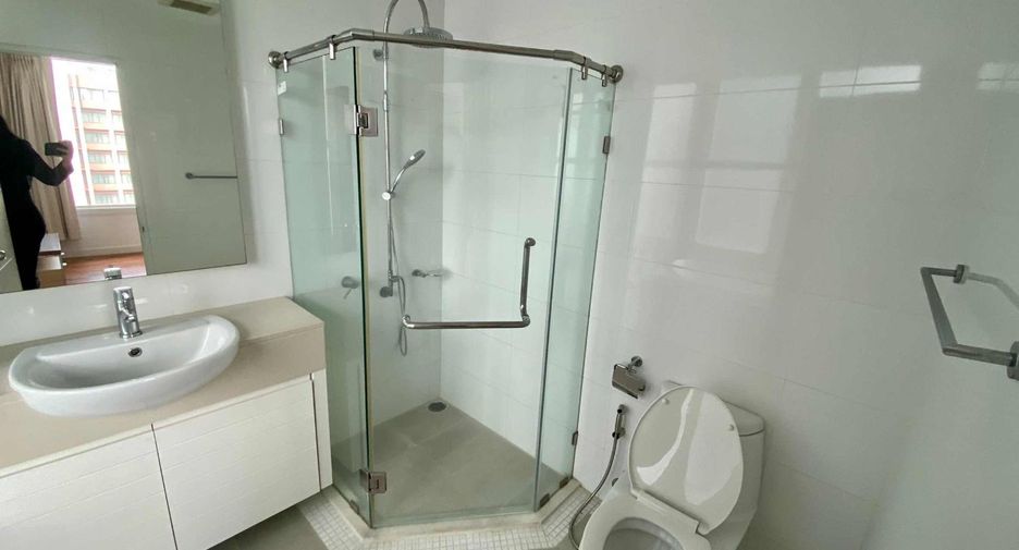 For rent 2 bedrooms house in Khlong Toei, Bangkok