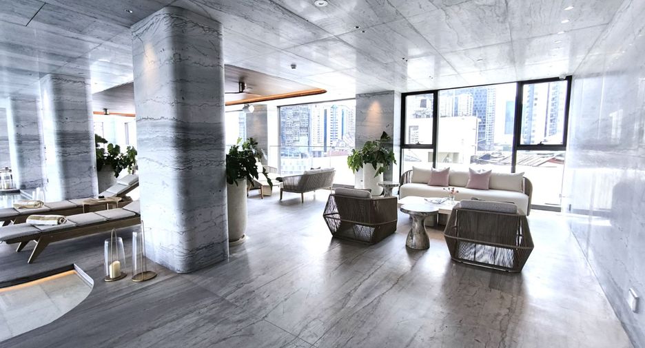 For sale 4 bedrooms condo in Khlong Toei, Bangkok