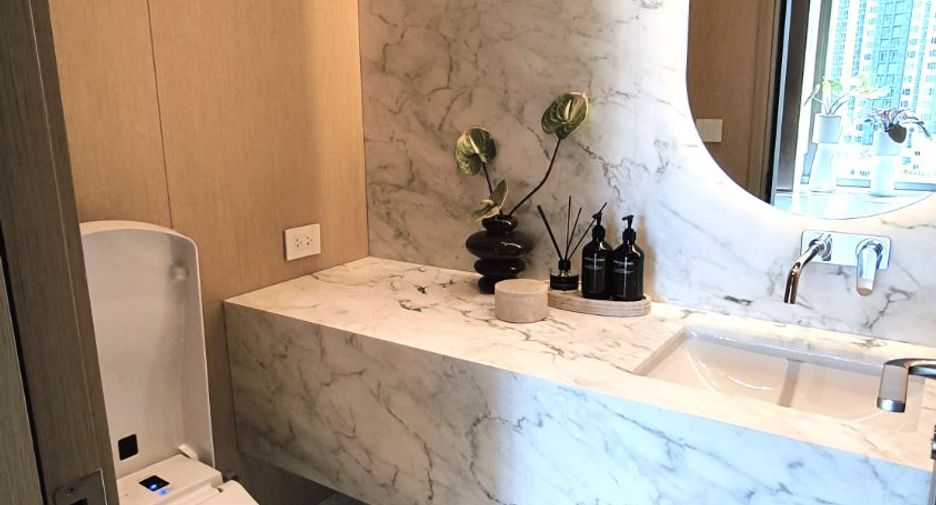 For sale 4 bedrooms condo in Khlong Toei, Bangkok